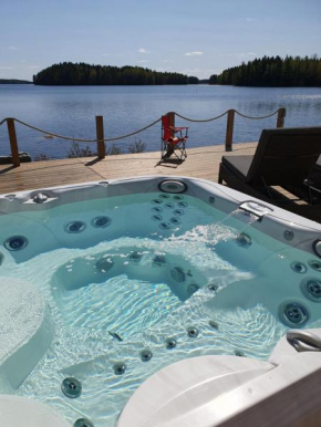 Stunning log cabin 45m2 on the shore of Kallavesi.